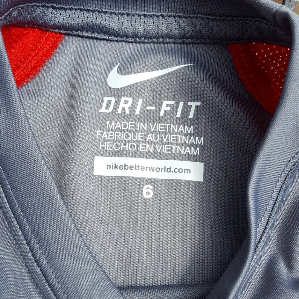 Boys Nike dri-fit top size 6 - Picture 2 of 5